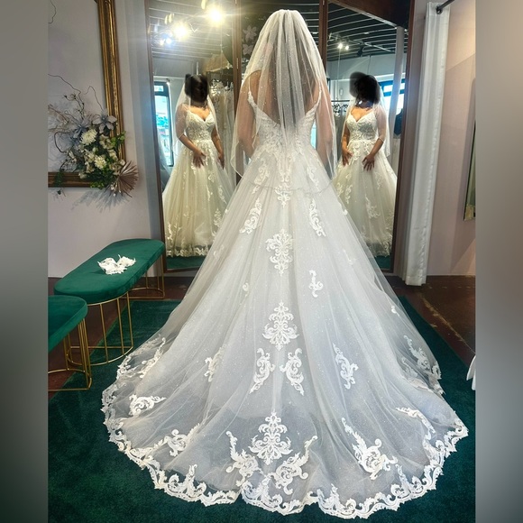 Maggie Sottero- Florence, Unaltered, Size 12 - Picture 3 of 4